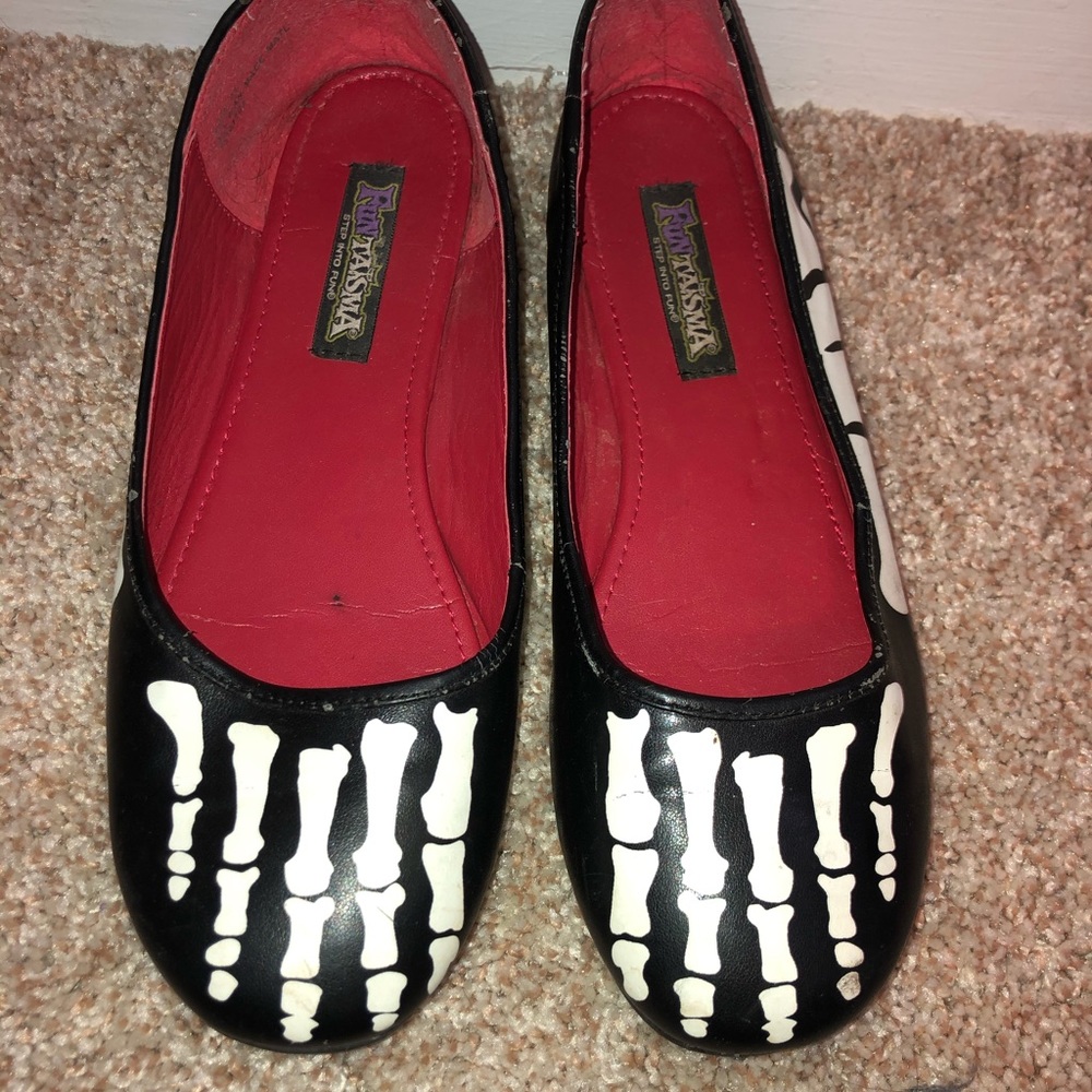 Skeleton Slip ons!!💀